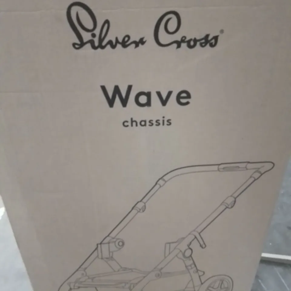 BOXED SILVER CROSS WAVE ONYX CHASSIS & STROLLER SEAT/CARRYCOT (2 BOXES)