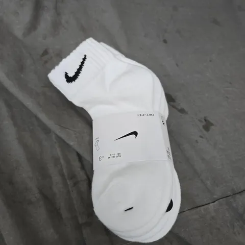 NIKE EVERYDAY CREW SOCKS - X3 - SIZE 5/8