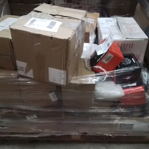 PALLET CONTAINING VARIOUS ASSORTED ITEMS TO INCLUDE CORDLESS VACUUM CLEANERS, JUICER, CAR PARTS, LARGE METAL SAFE ETC. 