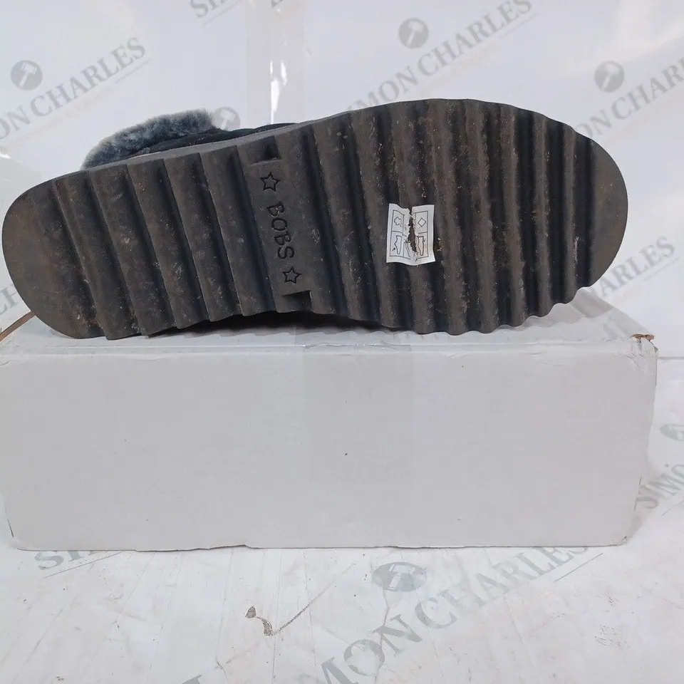 SKECHERS SUEDE MOUNTAIN HIKING BOOTS UK SIZE 7