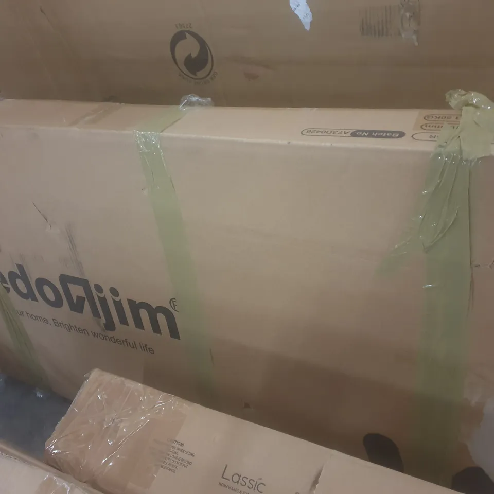 BOXED HIGH GLOSS COFFEE TABLE 
