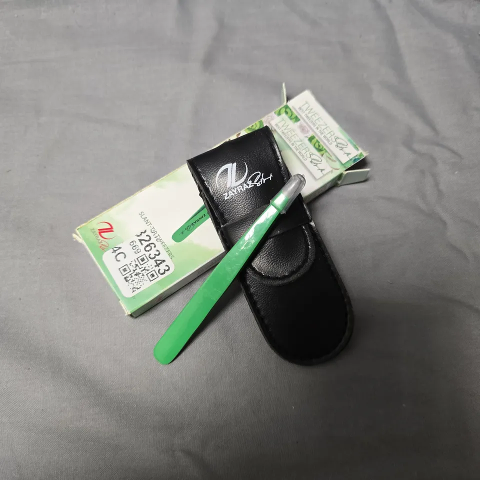 ZAYRAZ STYLE SLANT-TIP TWEEZERS – GREEN, WITH LEATHER CASE - APPROXIMATELY 20 PCS 