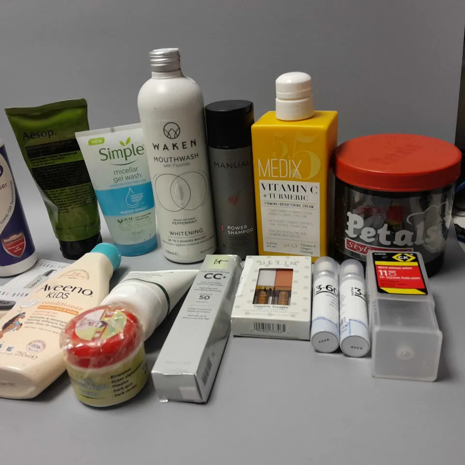 LOT OF BEAUTY PRODUCTS TO INCLUDE BODY SCRUB, ETC