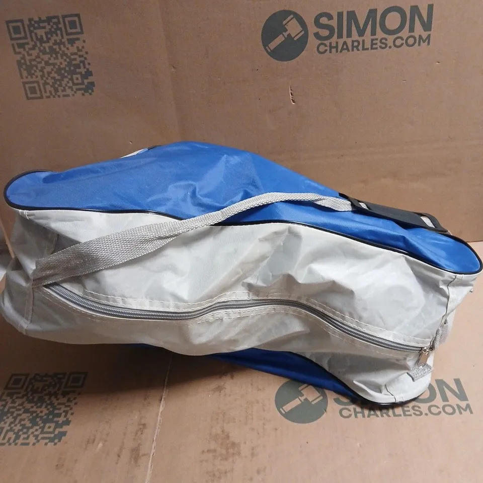 QUAD ROLLER SKATES WITH PROTECTIVE PADS - BLACK IN SPORTS BAG SIZE 41