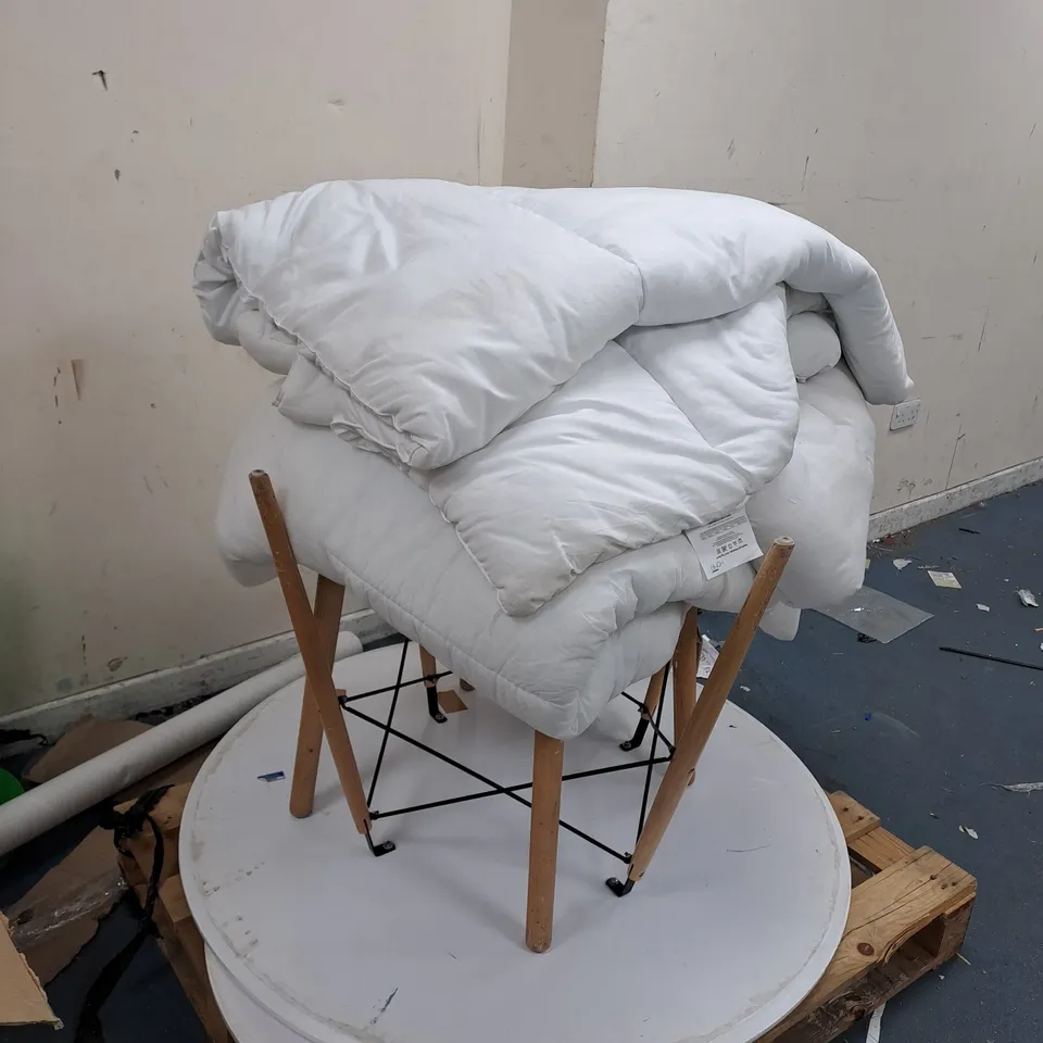 PALLET OF WHITE ROUND TABLES AND SAINSBURYS HOME QUILTS - COLLECTION ONLY 