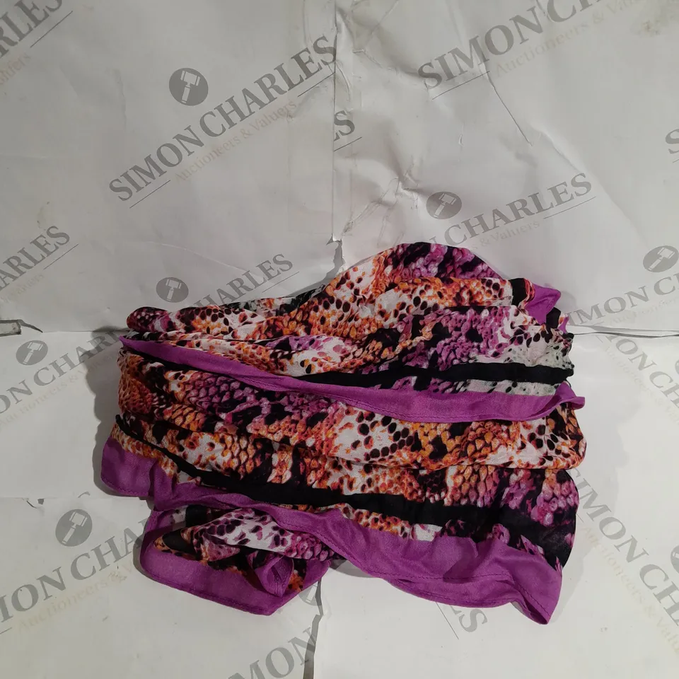 DANNII MINOGUE SNAKE PRINT SCARF