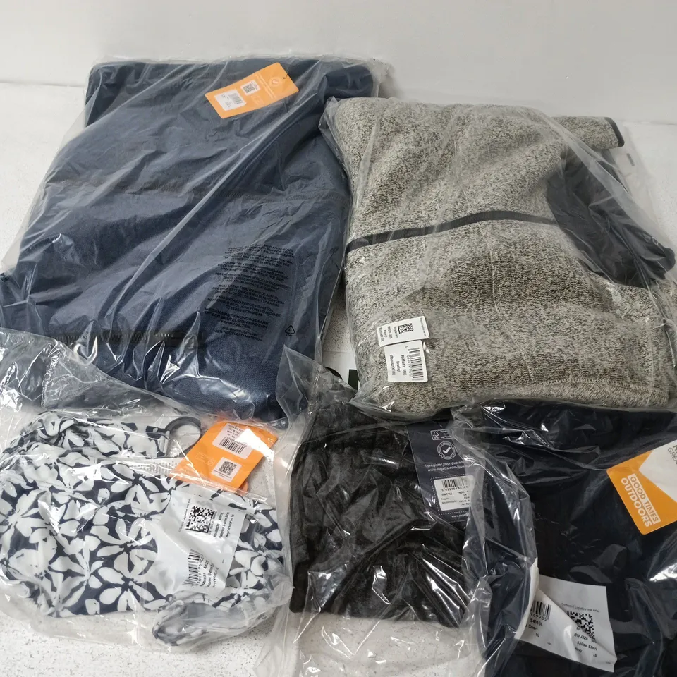APPROXIMATELY 24 ASSORTED BRAND NEW REGATTA CLOTHING ITEMS IN VARIOUS SIZES, STYLES & COLOURS TO INCLUDE SALISE SHORTS, BRANLEIGH JACKET, FRAYDA, ETC