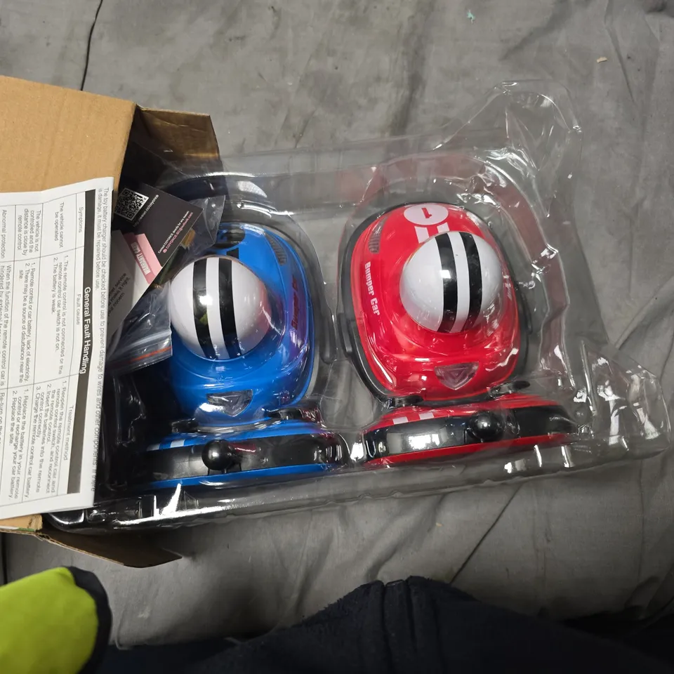 R/C BUMPER CARS – RED & BLUE SHOWDOWN (2.4 GHZ)
