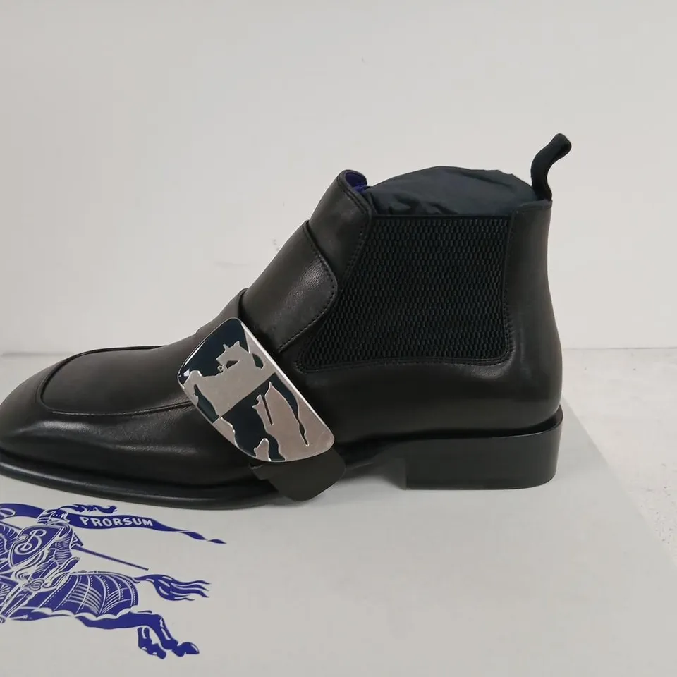 BURBERRY BLACK LEATHER BOOT ON LEATHER SOLE, UK 9 (EU 43) – DUST BAG & BOX