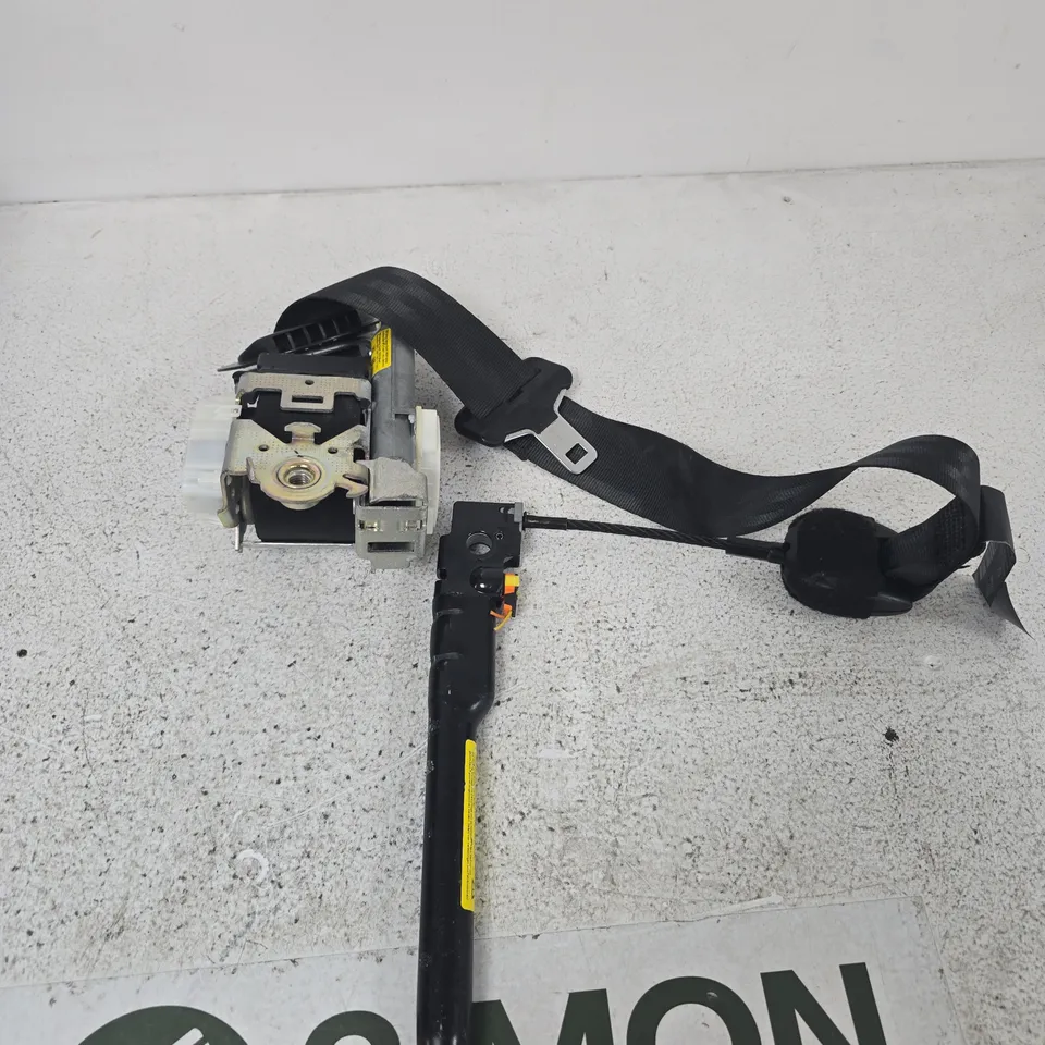 PEUGEOT VEHICLE SEAT BELT ASSEMBLY WITH BUCKLE & RETRACTOR