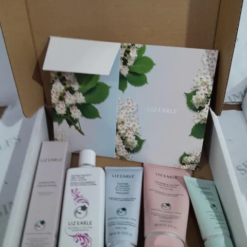 BOXED LIZ EARLE THE CLEANSE & GLOW SKINCARE COLLECTION