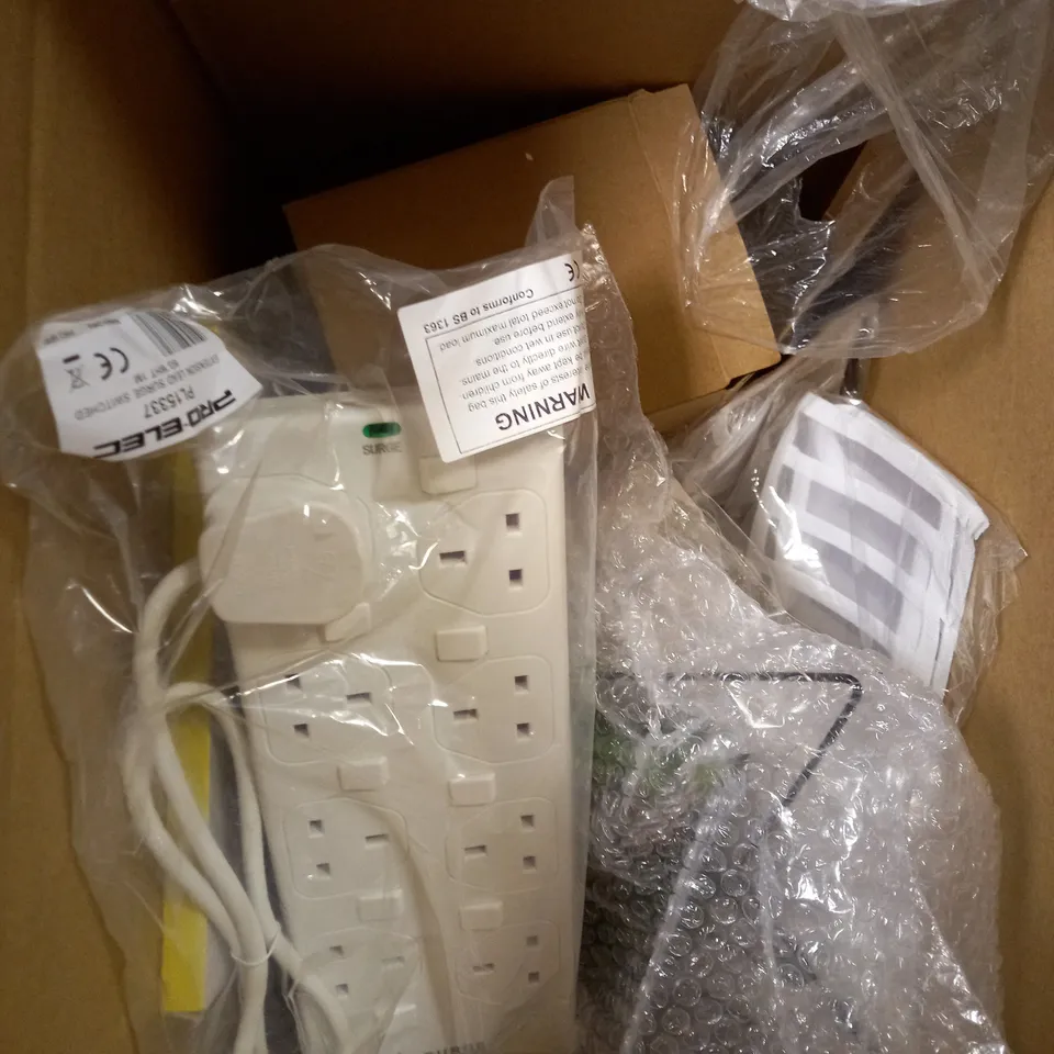 BOX OF APPROXIMATELY 10 ASSORTED HOUSEHOLD ITEMS TO INCLUDE TRAVEL MUG, PROTEIN SHAKER, ICE LAMP ETC