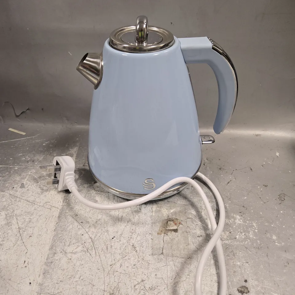 BOXED SWAN RETRO RANGE KETTLE 