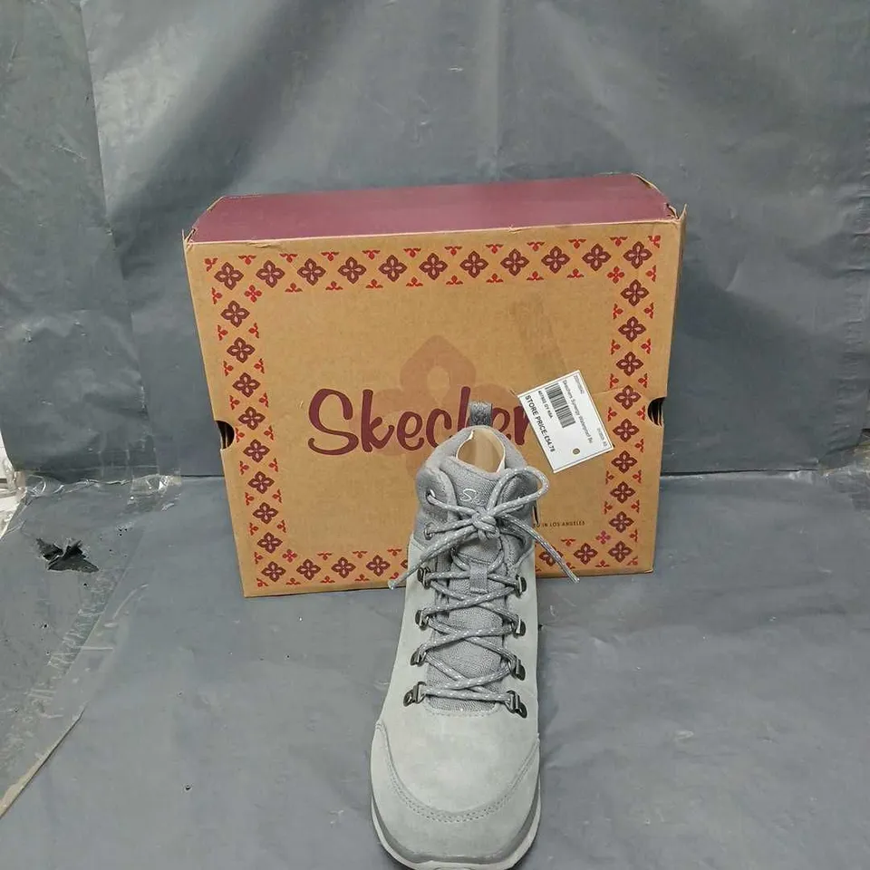 BOXED PAIR OF SKETCHERS SYENERGY BOOTS GREY 6 1/2