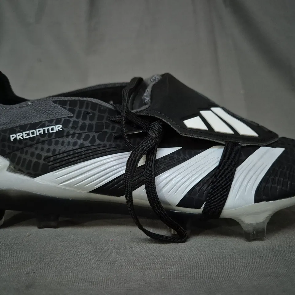 PAIR OF ADIDAS PREDATOR FOOTBALL BOOTS IN BLACK/WHITE UK SIZE 6.5