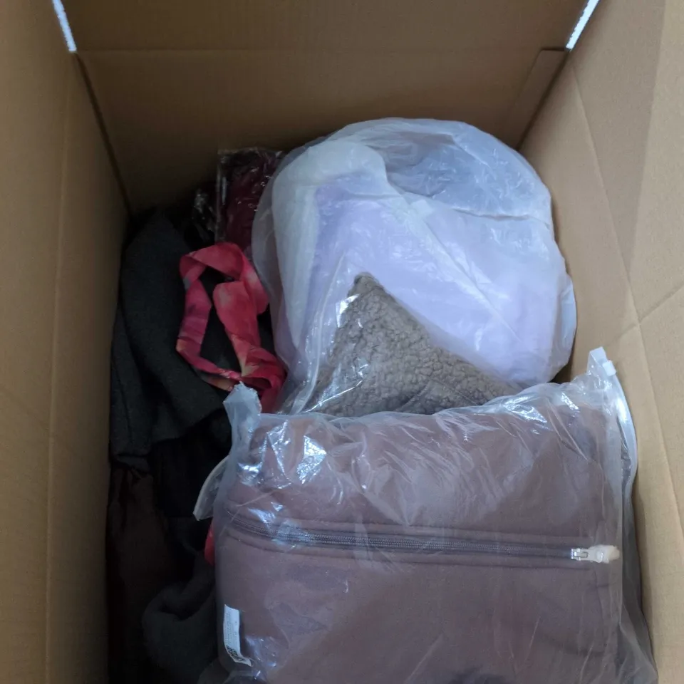 BOX OF APPROXIMATELY 25 ASSORTED CLOTHING ITEMS INCLUDING MENS GREY TROUSERS , BLACK QUILTED JACKET AND CREAM JACKET 