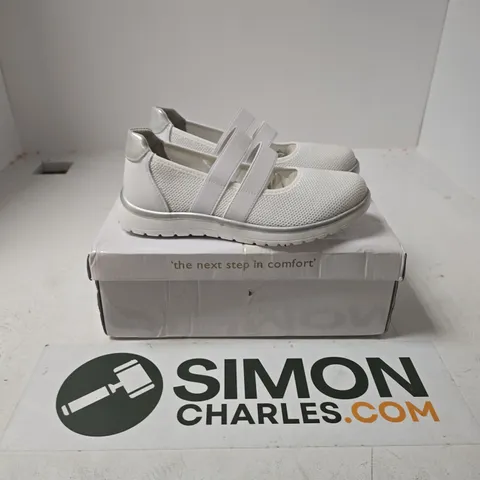 BOXED PAIR OF DR KELLER ANITA SHOES IN WHITE - SIZE 3