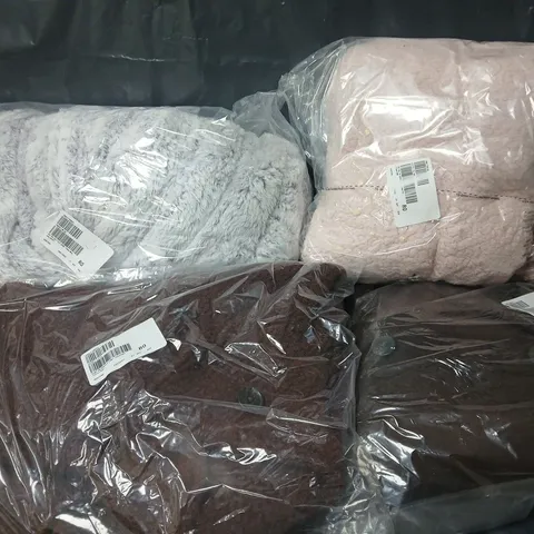 APPROXIMATELY 12 ASSORTED CLOTHING ITEMS IN VARIOUS SIZES, STYLES & COLOURS TO INCLUDE COATS, LOUNGE SWEATERS, ROBES, ETC