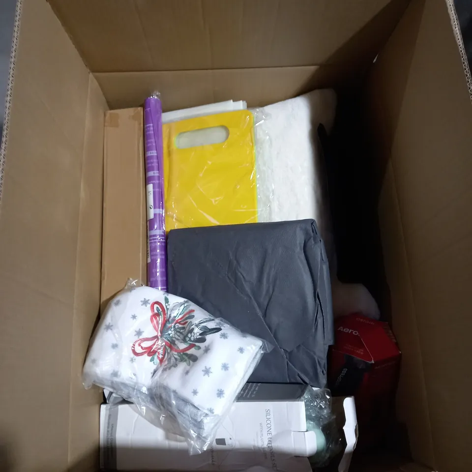 BOX OF ASSORTED HOUSEHOLD ITEMS TO INCLUDE DOG BAG, PILLOW, WALL COAT HANGER, LED CANDLES ETC 