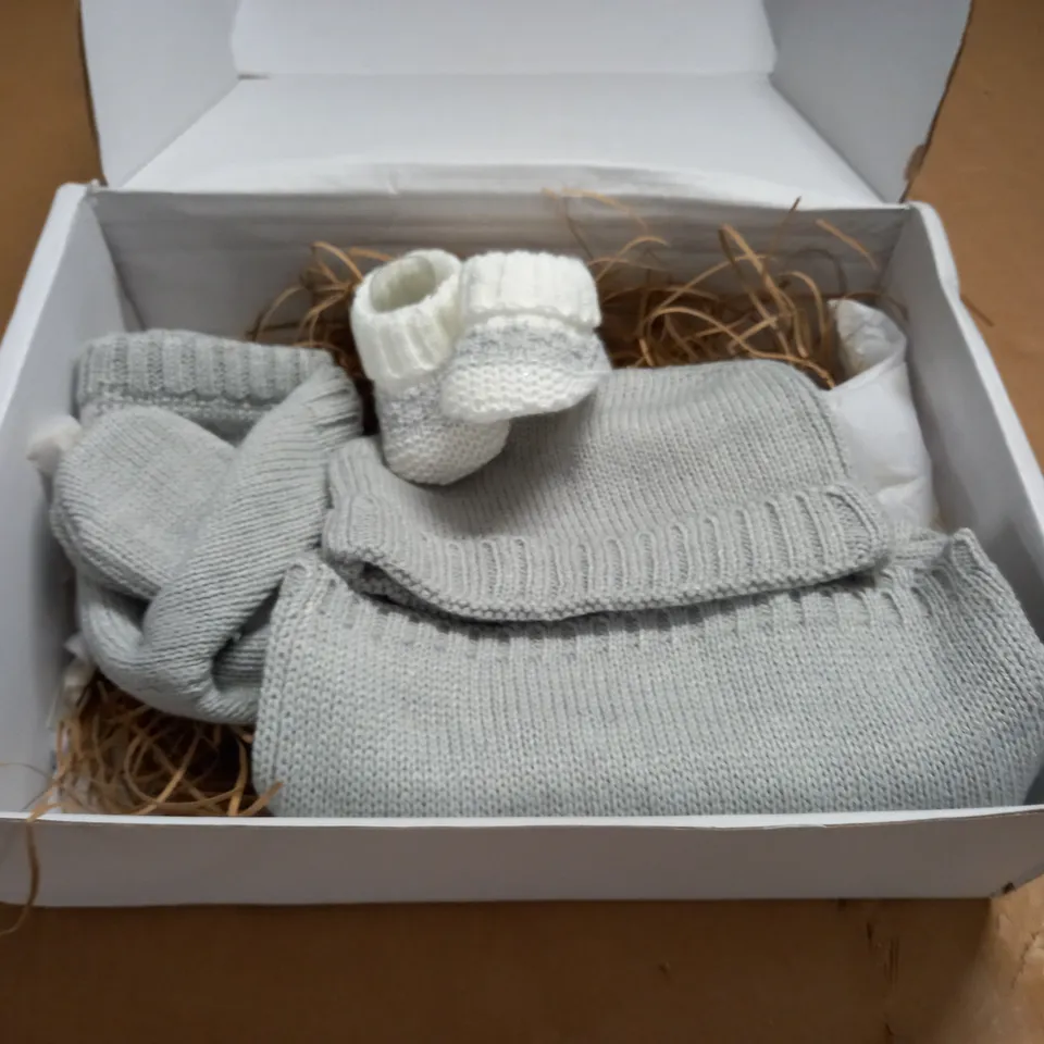 BABY & ME GREY GIFT SET - NEWBORN