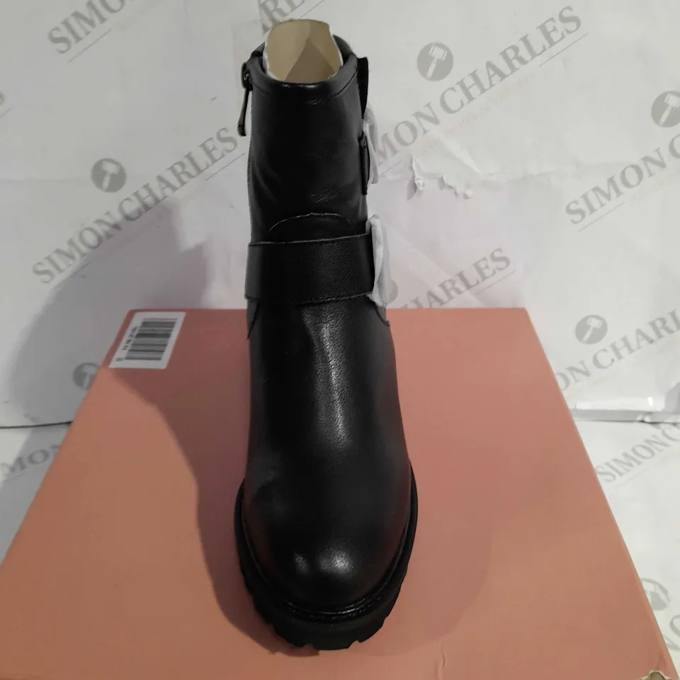 BOXED MODA IN PELLE CORNELIA BIKER BOOTS, BLACK - SIZE 5