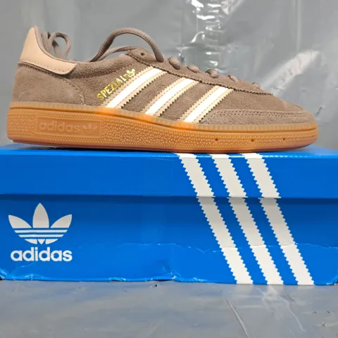 BOXED PAIR OF ADIDAS HANDBALL SPEZIAL J SHOES IN TAUPE SIZE UK 4