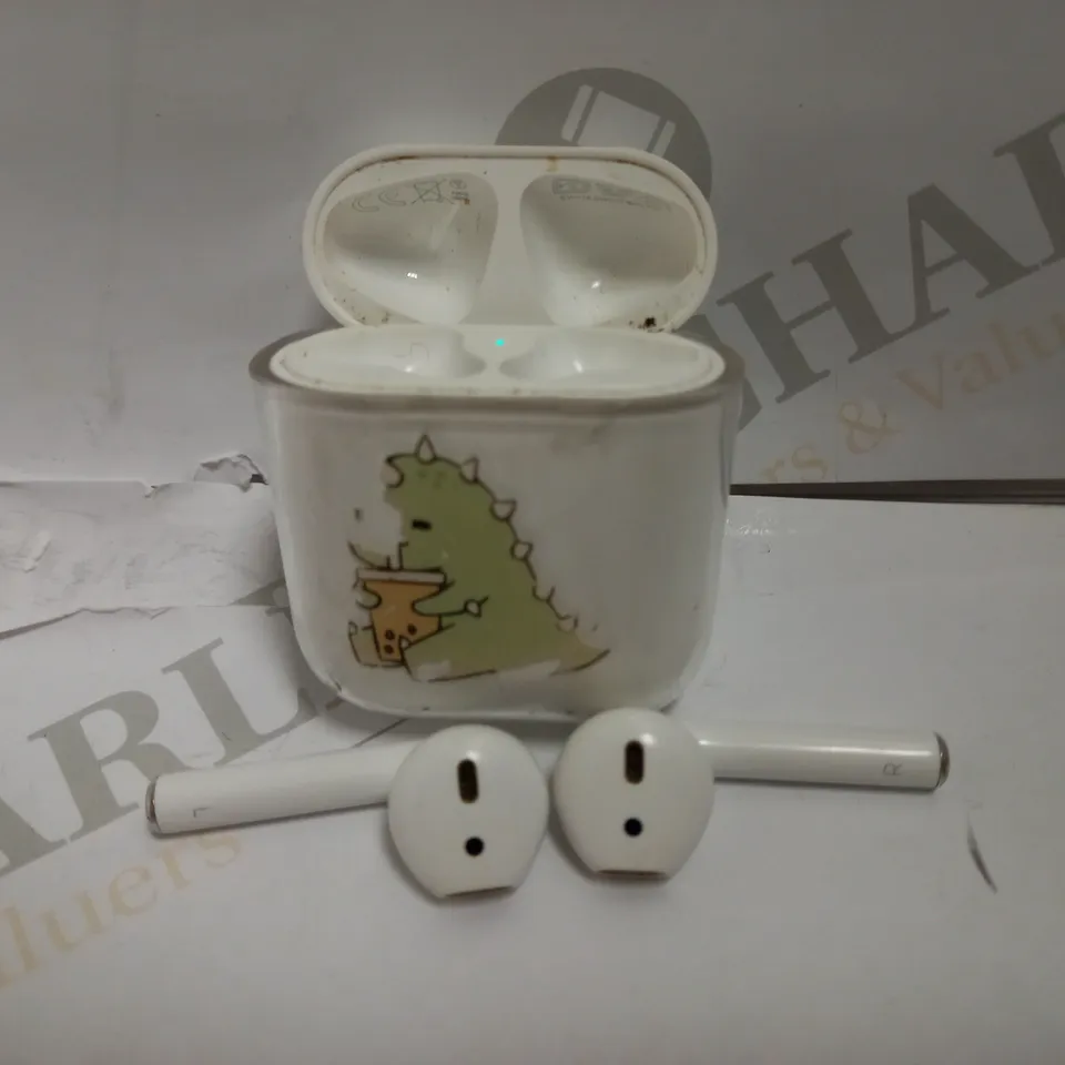 1ST GENERATION APPLE AIRPOD BUDS