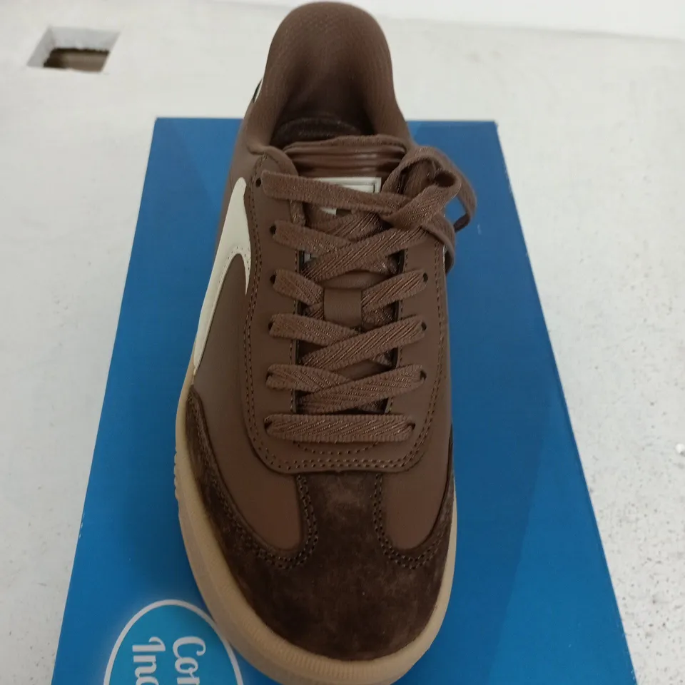 SKECHERS SIZE 7