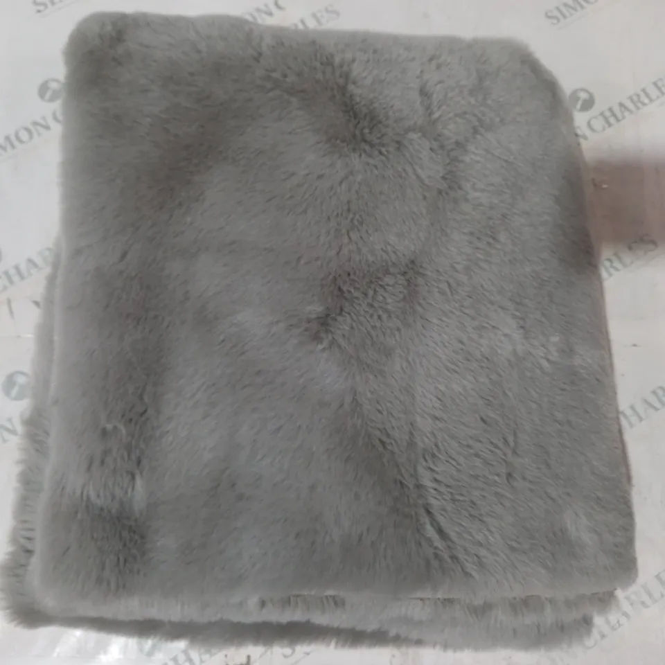 COZEE HOME LUNA PLUSH RUG IN GREY (120 X 150CM)