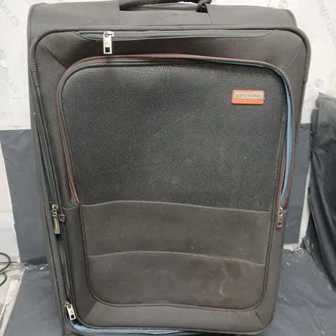 ARISTOCRAT LUGGAGE ON WHEELS