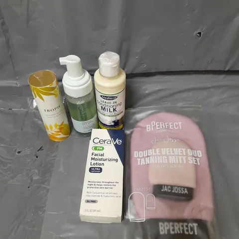 APPROXIMATELY 20 ASSORTED COSMETICS PRODUCTS TO INCLUDE - TROPIC LEG SERUM - CERAVE MOISTURIZING FACIAL LOTION - BPERFECT TANNING MITT - ETC