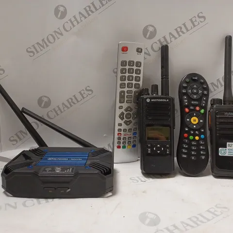 BOX OF APPROX 10 ASSORTED ITEMS TO INCLUDE - MOTOROLA WALKIE TALKIE - VIRGIN MEDIA REMOTE - TELTONIKA NETWORKS ECT