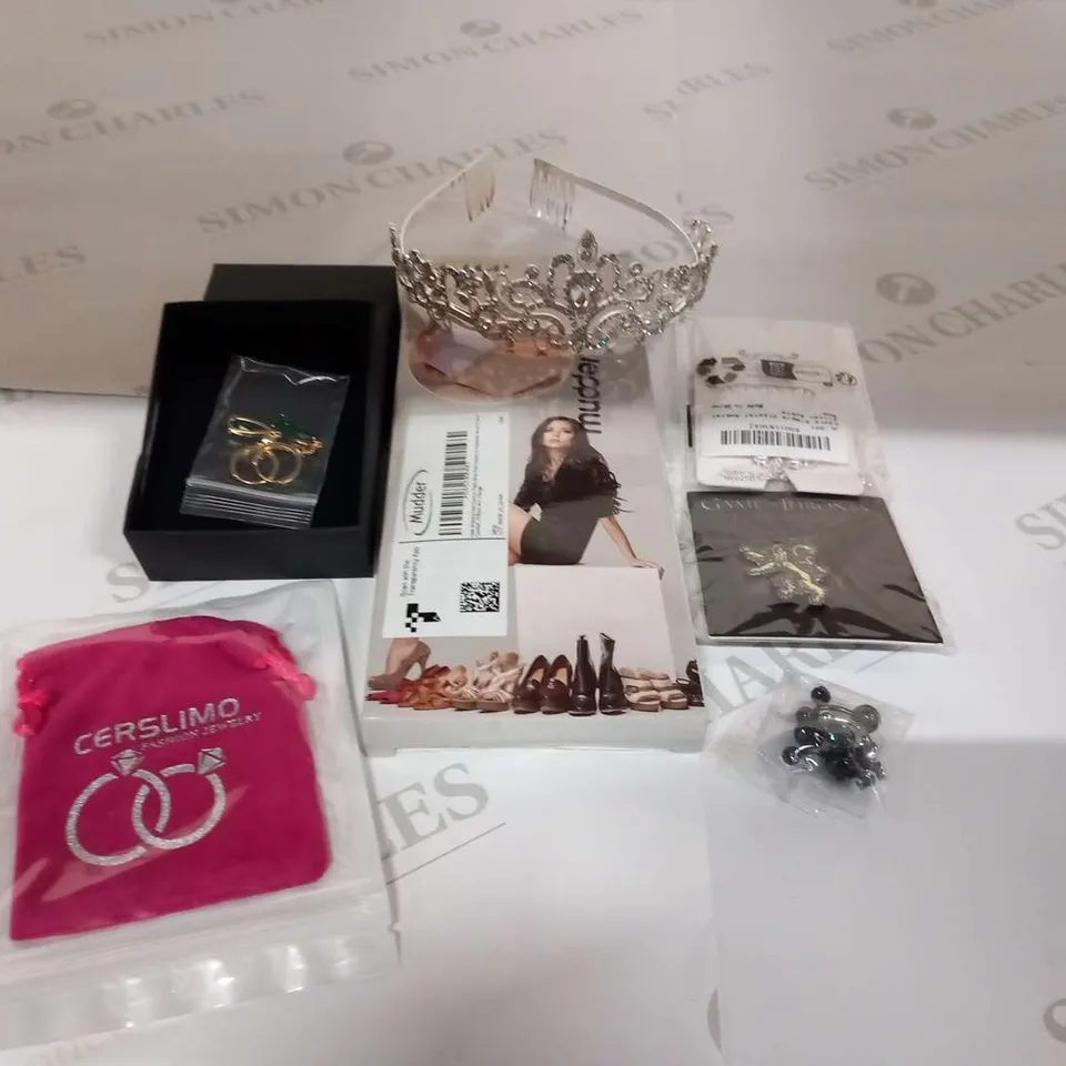 APPORXIMATELY 30 ASSORTED ACCESSORIES TO INCLUDE; 