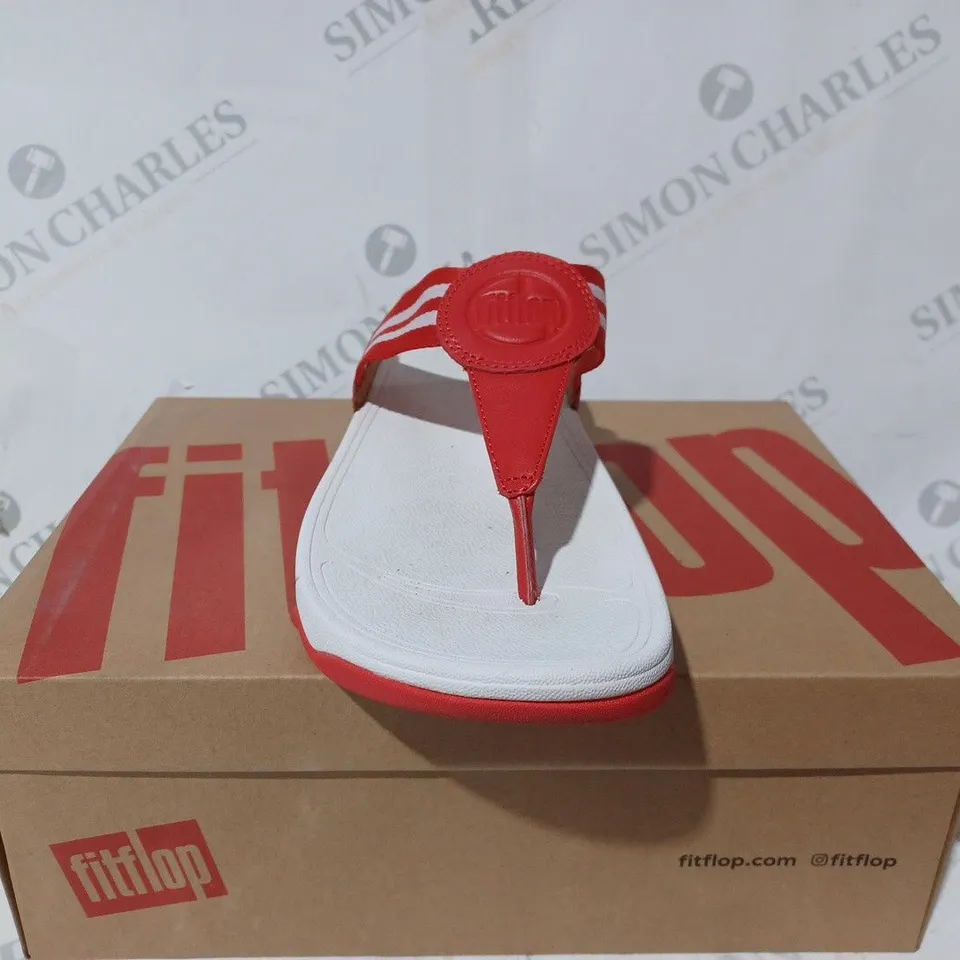 BOXED FITFLOP WALKSTAR FINESTRIPE WEBBING TOE POST SANDALS IN RED - SIZE 6