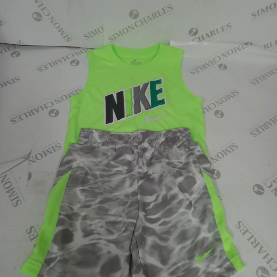 NIKE 2 PIECE SET SIZE 5-6 YEARS