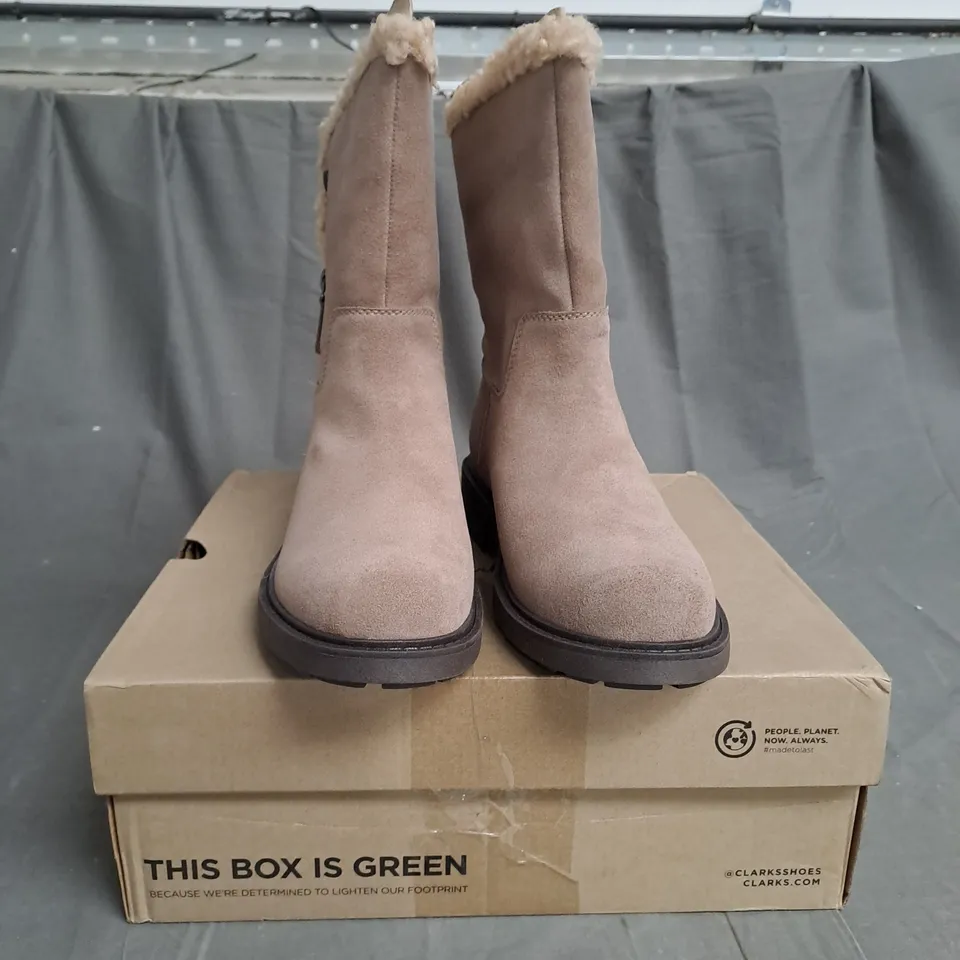 BOXED PAIR OF CLARKS OPAL BOOTS IN PEBBLE UK SIZE 6