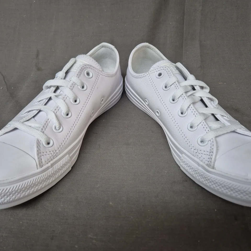 BOXED PAIR OF CONVERSE SHOES IN WHITE UK SIZE 6