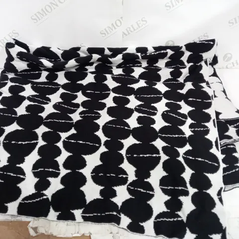 BEN DE LISI JACQUARD KNITTED SCART