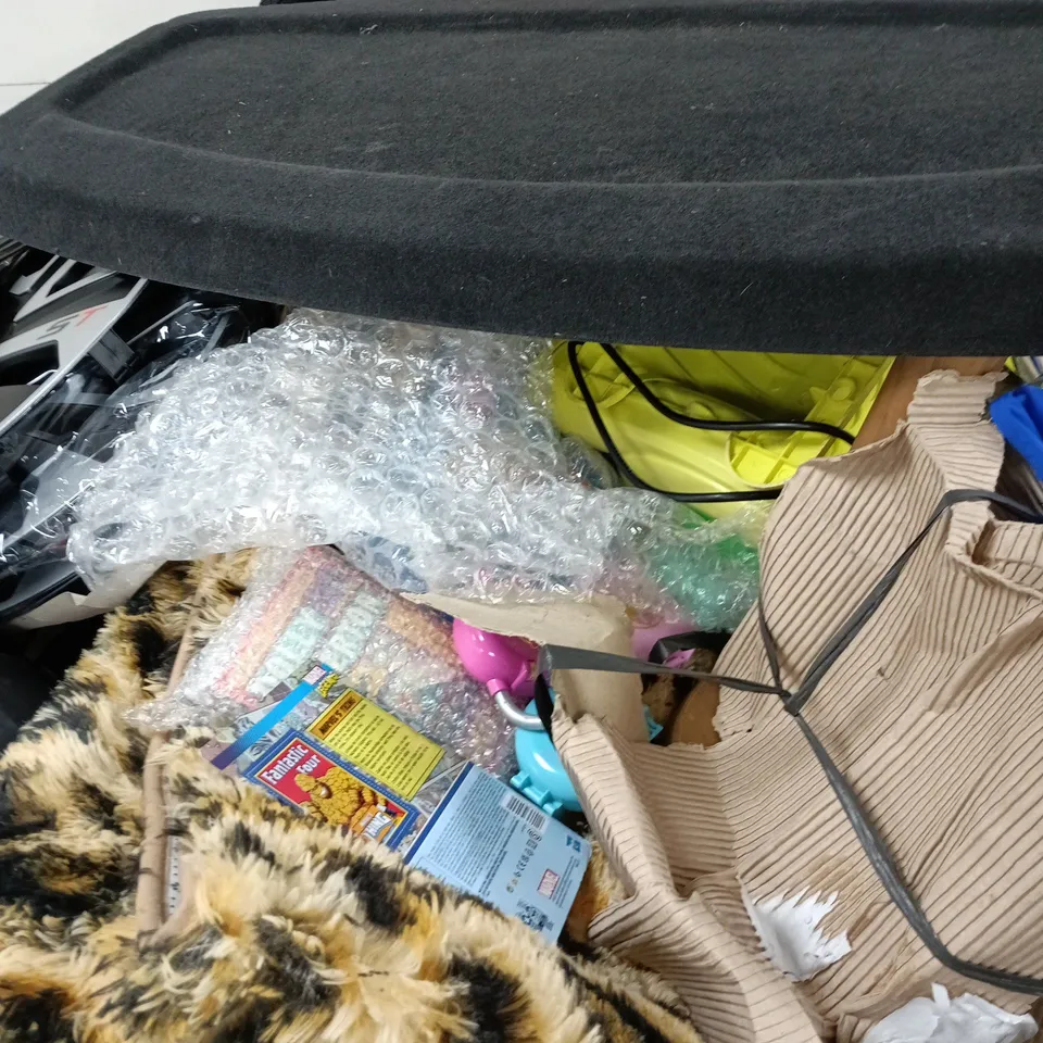 PALLET OF LARGE QUANTITY OF ASSORTED ITEMS TO INCLUDE WHEEL COVER, PRAM, BOOKS, ETC - COLLECTION ONLY