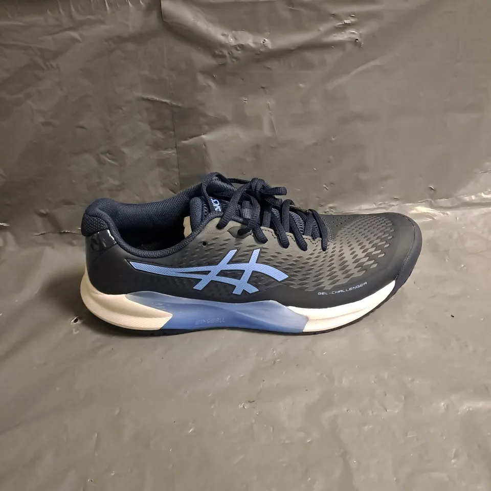 PAIR OF ASICS GEL CHALLENGER 14 TRAINERS IN BLUE MULTI SIZE 8.5