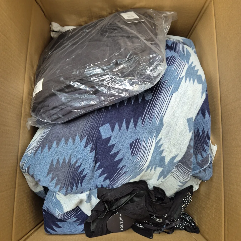 LARGE BOX OF ASSORTED CLOTHING ITEMS IN VARIOUS SIZES, STYLES AND COLOUR 