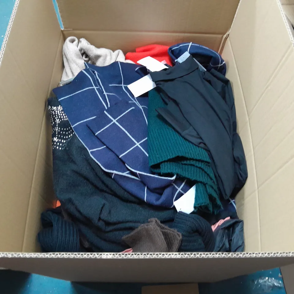 LARGE QUANTITY OF ASSORTED CLOTHING ITEMS IN VARIOUS SIZES TO INCLUDE WHITE STUFF, JOULES AND CENTIGRADE