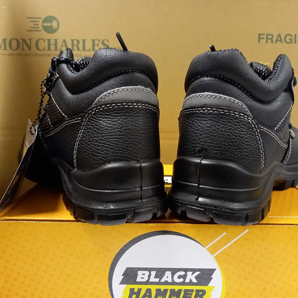 BOXED PAIR OF BLACK HAMMER WATERPROOF STEEL TOE/MIDSOLE WORK BOOTS - SIZE 8