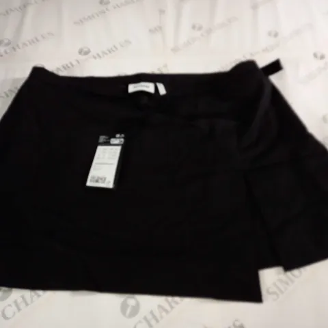 WEEKDAY MEL MINI SKIRT IN BLACK - L
