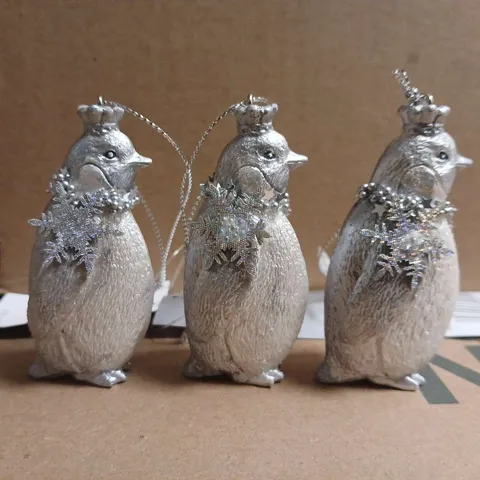 BOX OF APPROXIMATELY 6 GISELA GRAHAM SILVER COLOUR CHRISTMAS TREE DECORATIONS