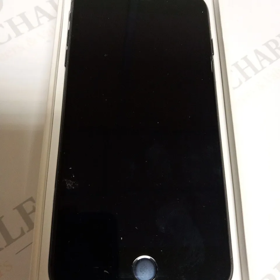 BOXED APPLE IPHONE 7 PLUS MOBILE PHONE