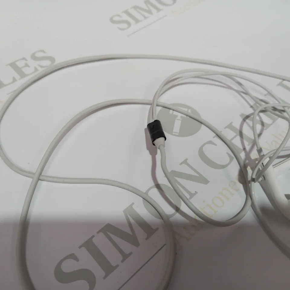 APPLE WIRED HEADPHONES WITH REMOTE AND MIC