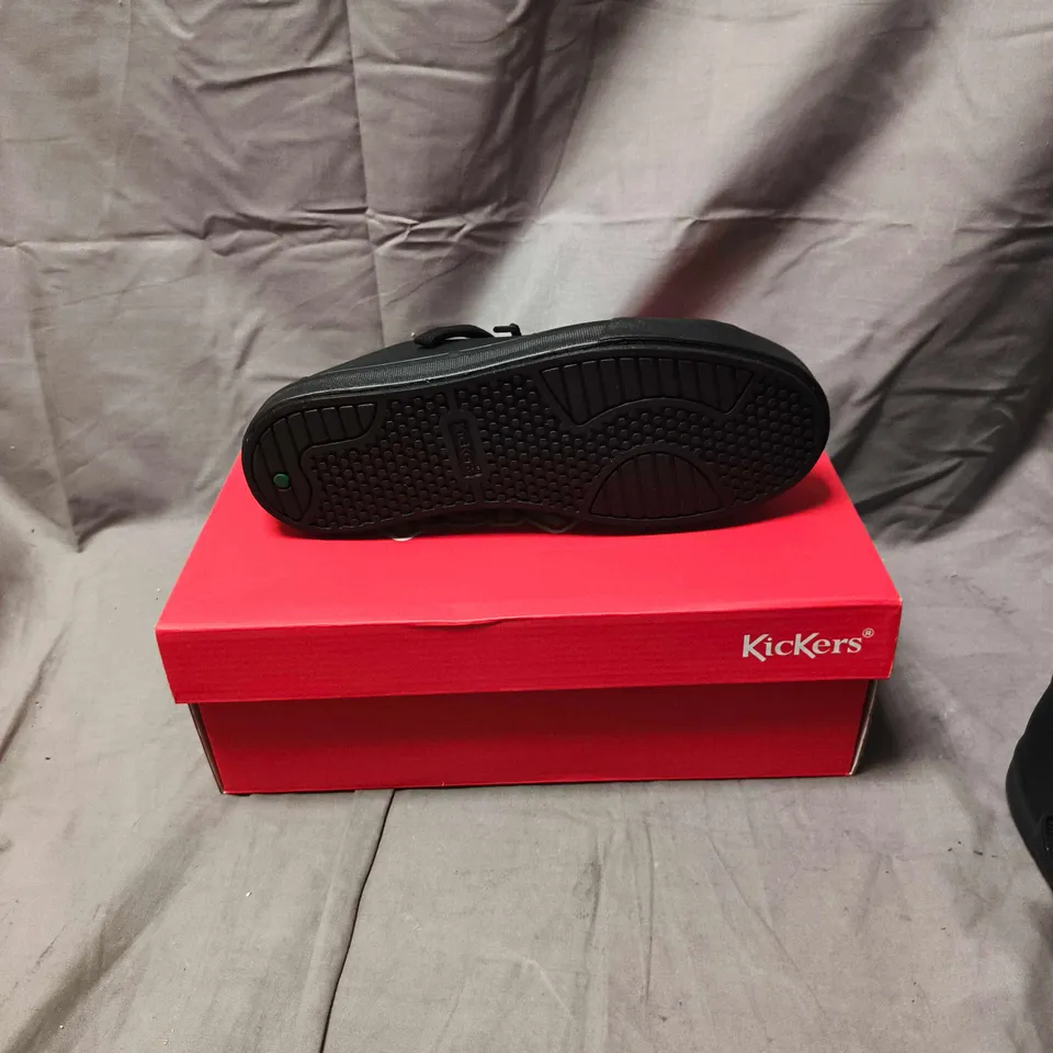 BOXED PAIR OF KICKERS SHOES - SIZE 40