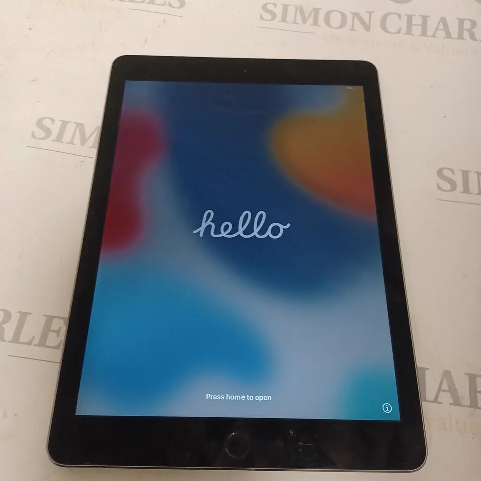 UNBOXED APPLE IPAD MODEL A1566 SILVER/BLACK