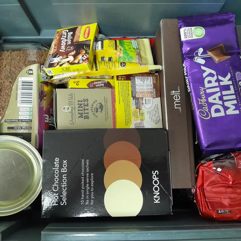 APPROXIMATELY 15 ASSORTED FOOD & DRINK ITEMS TO INCLUDE DAIRY MILK CHOCOLATE, COFFEE, MATURE CHEDDAR MINI BITES, ETC